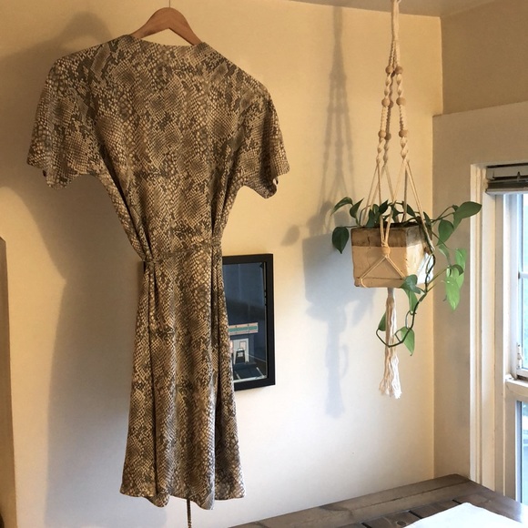 Aritzia Babaton snakeskin wrap dress. - Picture 4 of 5